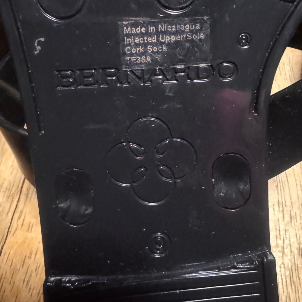 Bernardo Cork Sandals Black Ring Accents Thong Flip Flops Summer Shoes Size 9 - Picture 4 of 4